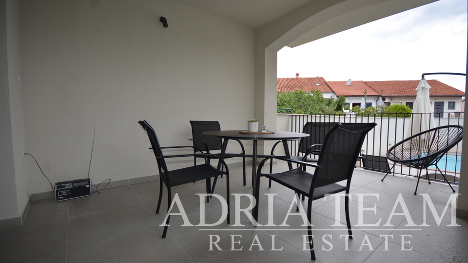 SEMI-DETACHED HOUSE WITH 2 APARTMENTS, CLOSE TO THE CENTER - MALINSKA, KRK