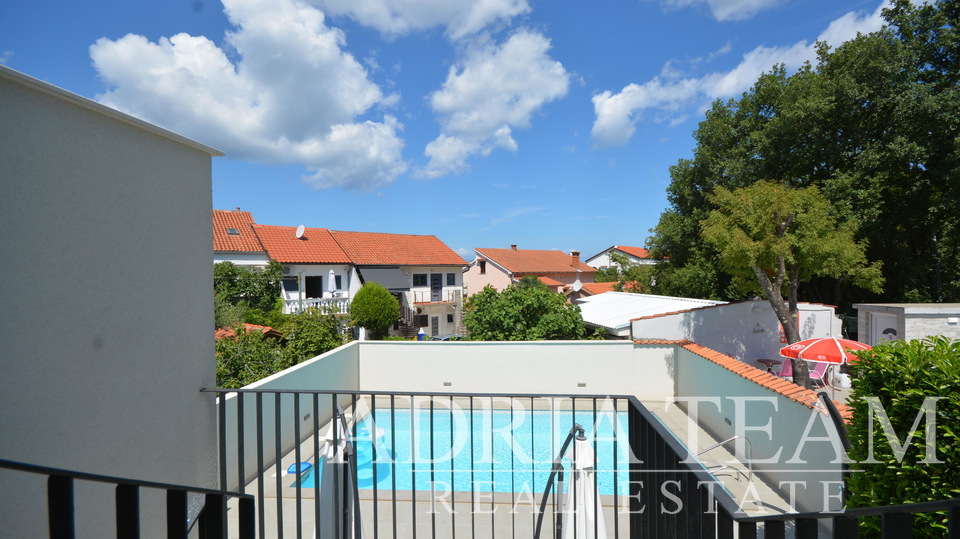 SEMI-DETACHED HOUSE WITH 2 APARTMENTS, CLOSE TO THE CENTER - MALINSKA, KRK