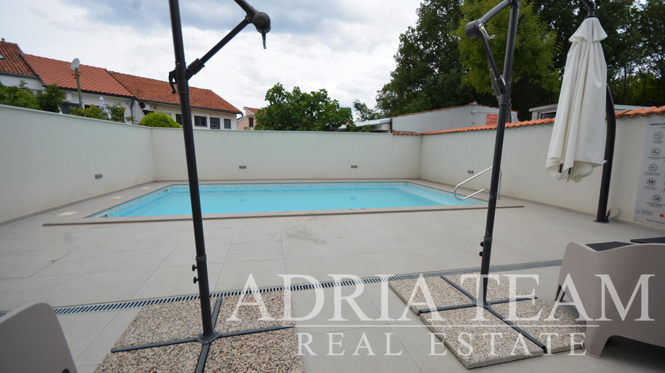 SEMI-DETACHED HOUSE WITH 2 APARTMENTS, CLOSE TO THE CENTER - MALINSKA, KRK