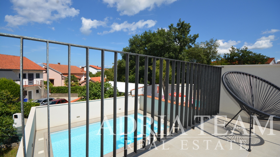 SEMI-DETACHED HOUSE WITH 2 APARTMENTS, CLOSE TO THE CENTER - MALINSKA, KRK