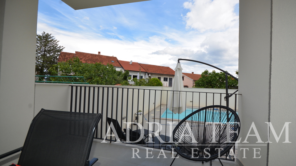 SEMI-DETACHED HOUSE WITH 2 APARTMENTS, CLOSE TO THE CENTER - MALINSKA, KRK
