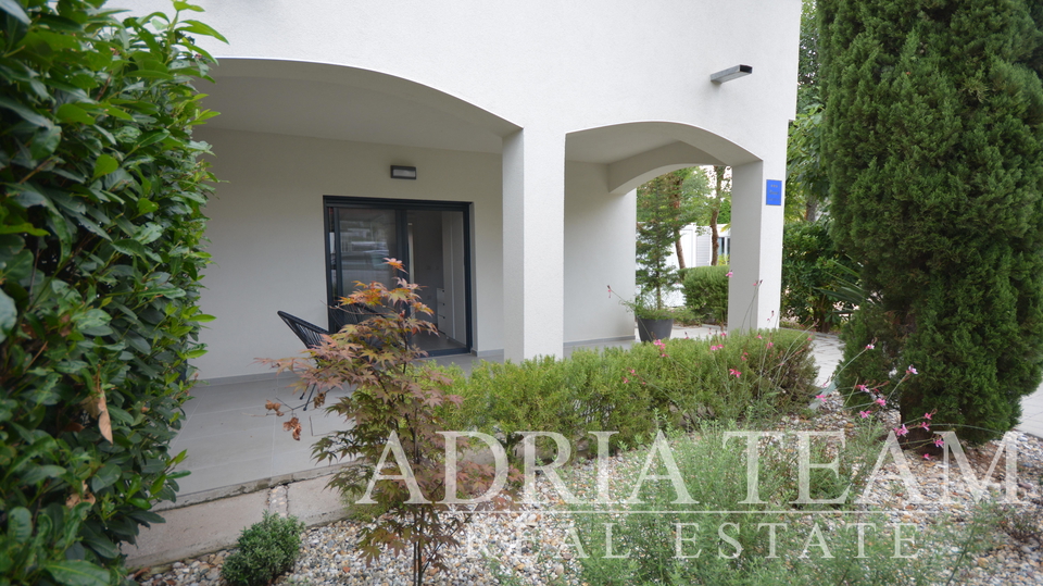 SEMI-DETACHED HOUSE WITH 2 APARTMENTS, CLOSE TO THE CENTER - MALINSKA, KRK