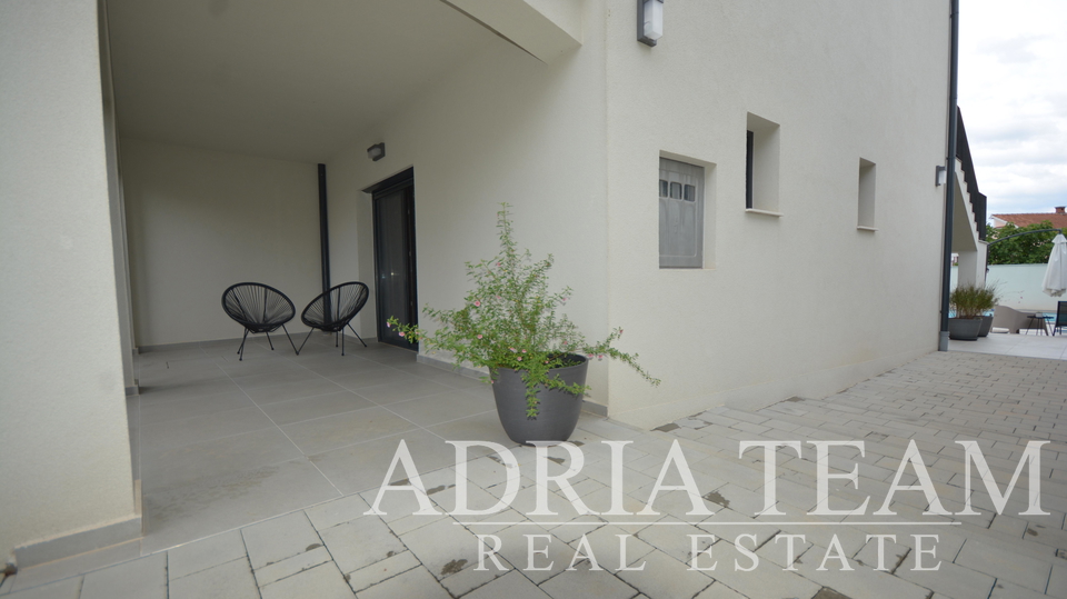 SEMI-DETACHED HOUSE WITH 2 APARTMENTS, CLOSE TO THE CENTER - MALINSKA, KRK