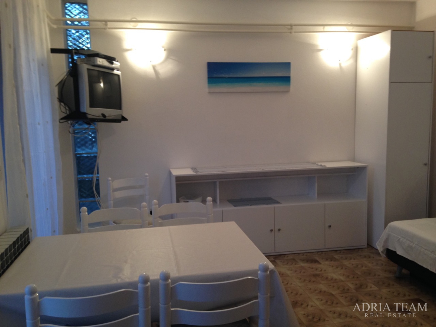 APARTMANSKA KUĆA 100 m OD MORA, ODLIČNA LOKACIJA - NOVALJA, PAG