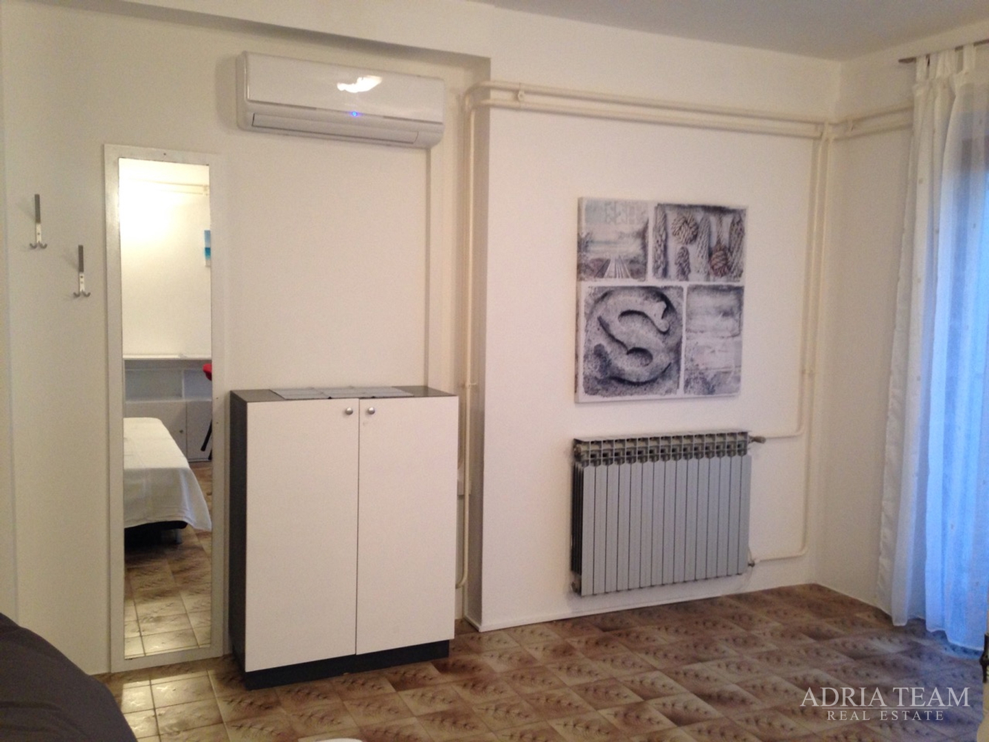 APARTMANSKA KUĆA 100 m OD MORA, ODLIČNA LOKACIJA - NOVALJA, PAG