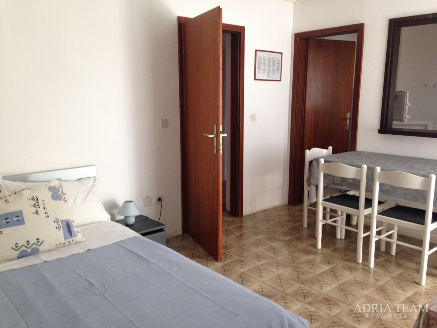 APARTMANSKA KUĆA 100 m OD MORA, ODLIČNA LOKACIJA - NOVALJA, PAG