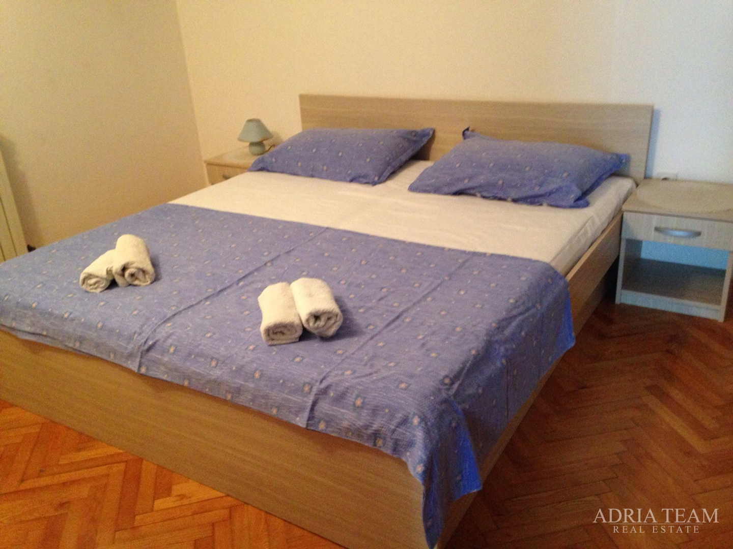 APARTMANSKA KUĆA 100 m OD MORA, ODLIČNA LOKACIJA - NOVALJA, PAG