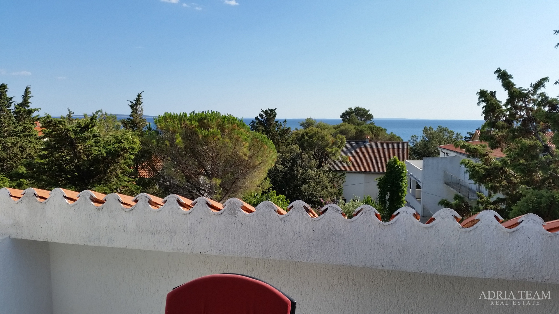 APARTMANSKA KUĆA 100 m OD MORA, ODLIČNA LOKACIJA - NOVALJA, PAG