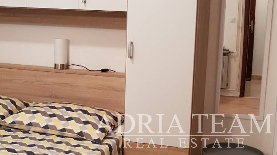 APARTMANSKA KUĆA 100 m OD MORA, ODLIČNA LOKACIJA - NOVALJA, PAG