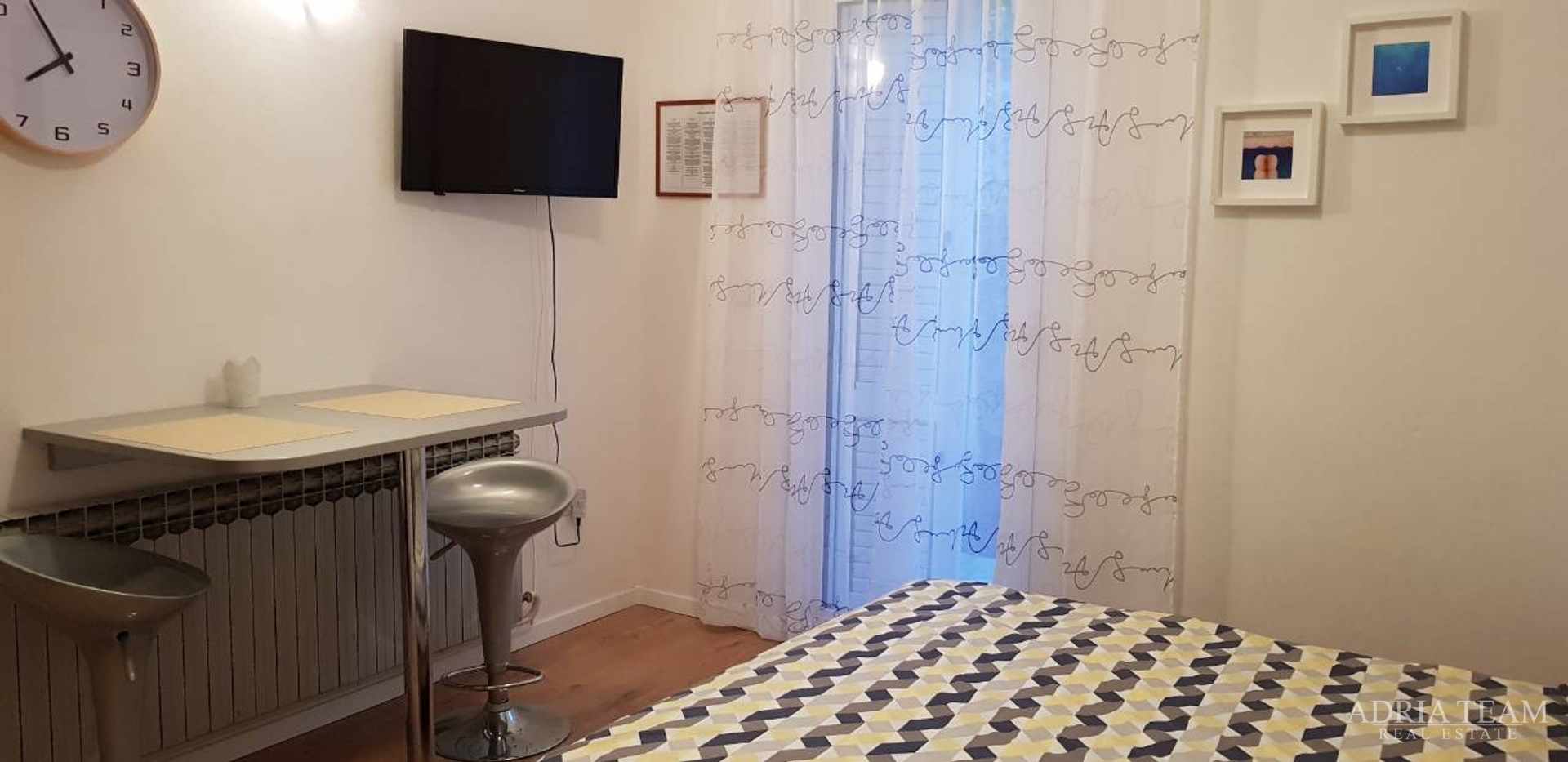 APARTMANSKA KUĆA 100 m OD MORA, ODLIČNA LOKACIJA - NOVALJA, PAG