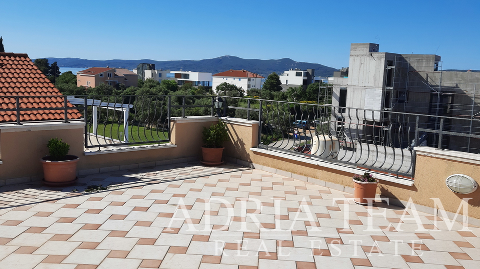 HOTEL WITH TAVERN AND ROOF TERRACE, FIRST ROW TO THE SEA - SUKOŠAN