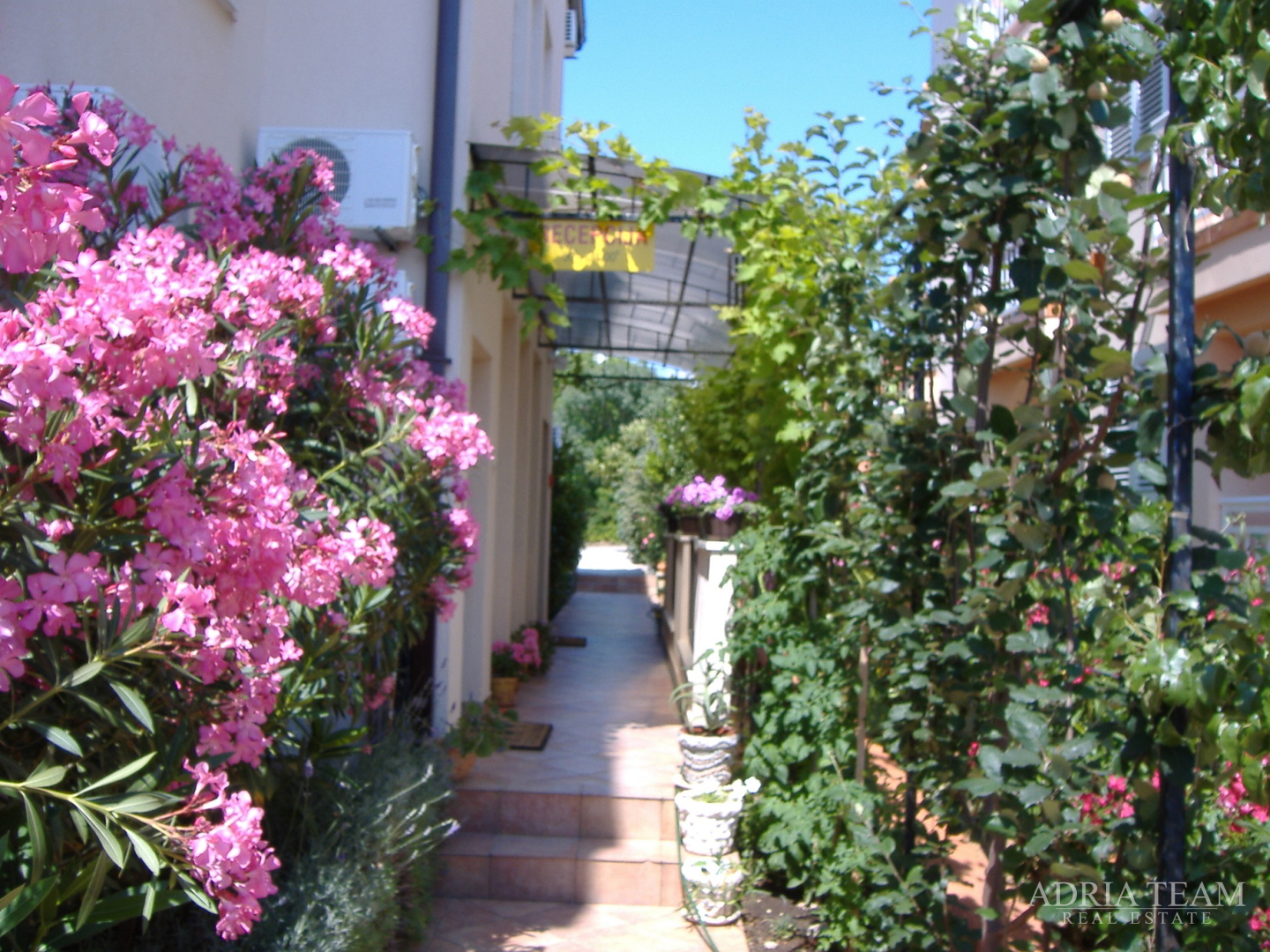 HOTEL S KONOBOM I KROVNOM TERASOM, 1. RED DO MORA - SUKOŠAN