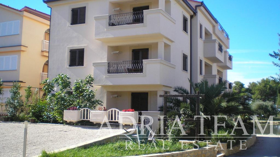 HOTEL WITH TAVERN AND ROOF TERRACE, FIRST ROW TO THE SEA - SUKOŠAN