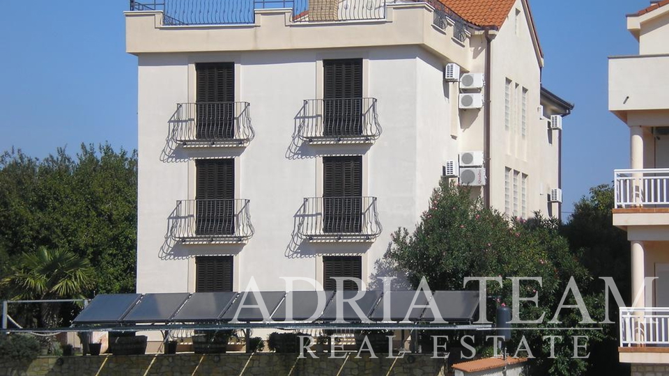 HOTEL WITH TAVERN AND ROOF TERRACE, FIRST ROW TO THE SEA - SUKOŠAN