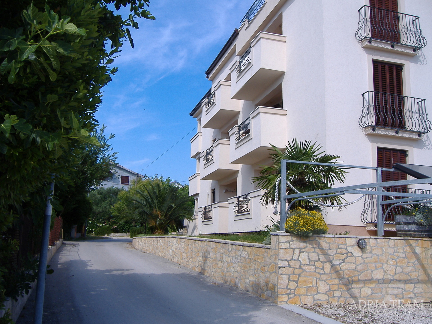 HOTEL S KONOBOM I KROVNOM TERASOM, 1. RED DO MORA - SUKOŠAN