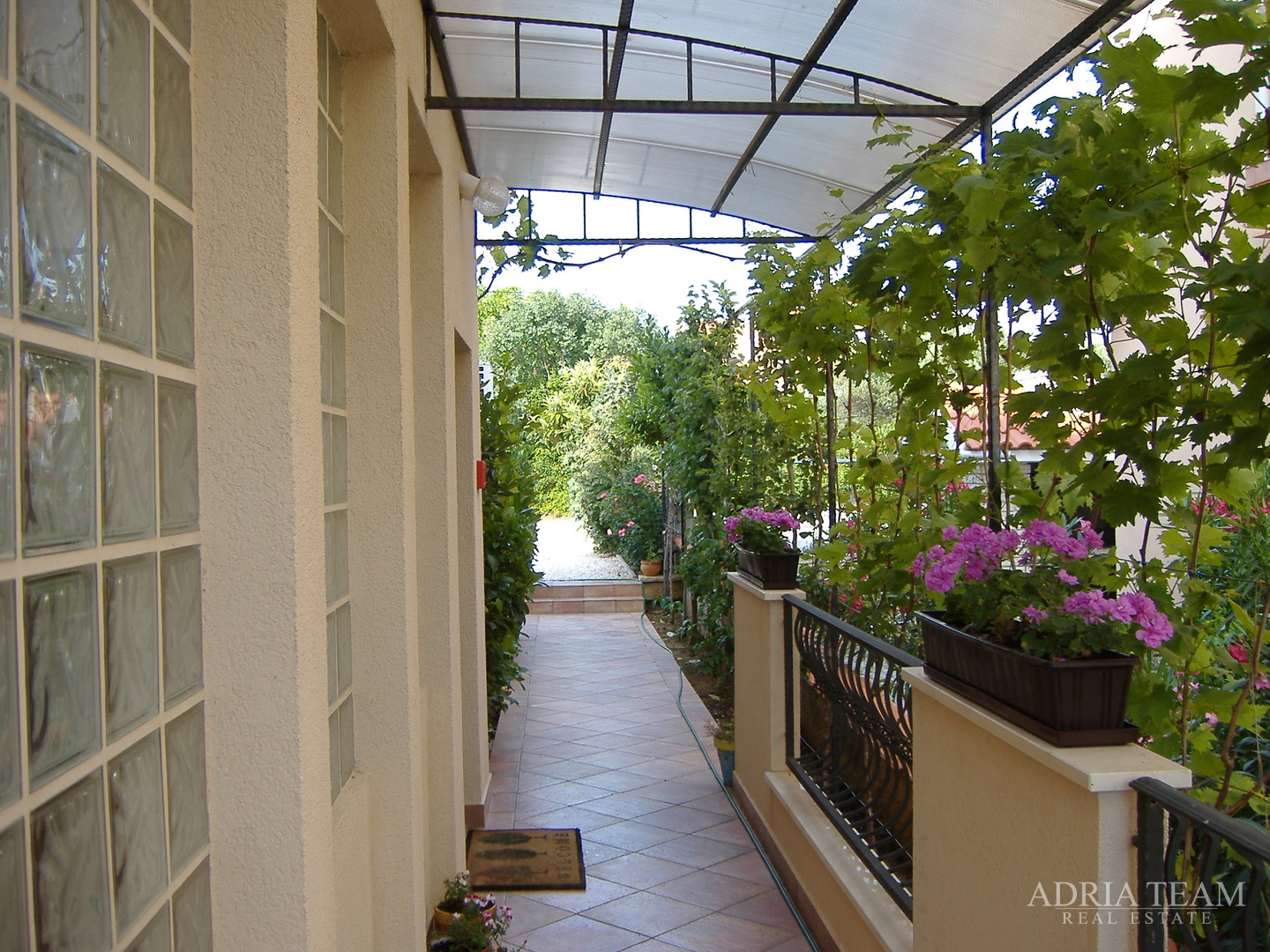 HOTEL S KONOBOM I KROVNOM TERASOM, 1. RED DO MORA - SUKOŠAN