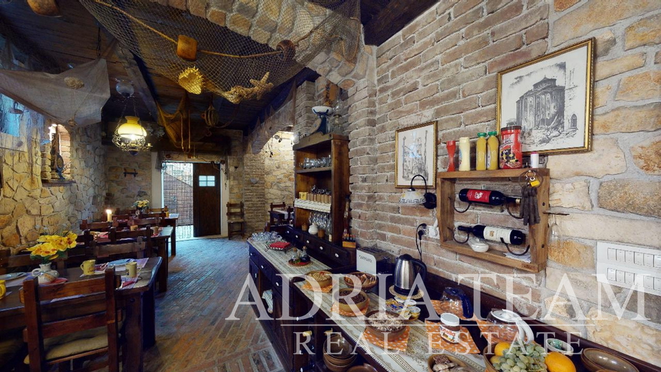 HOTEL WITH TAVERN AND ROOF TERRACE, FIRST ROW TO THE SEA - SUKOŠAN