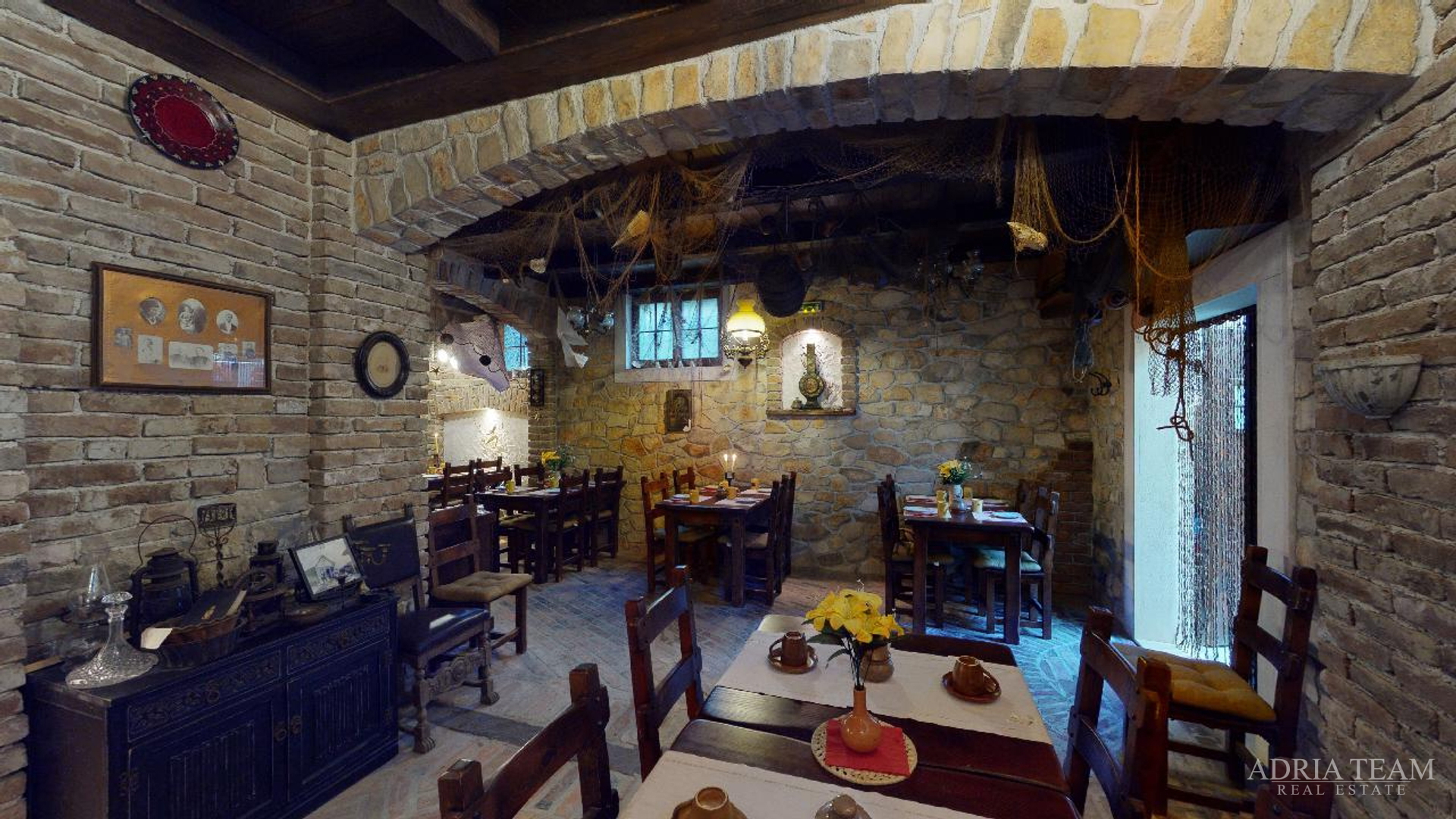 HOTEL S KONOBOM I KROVNOM TERASOM, 1. RED DO MORA - SUKOŠAN