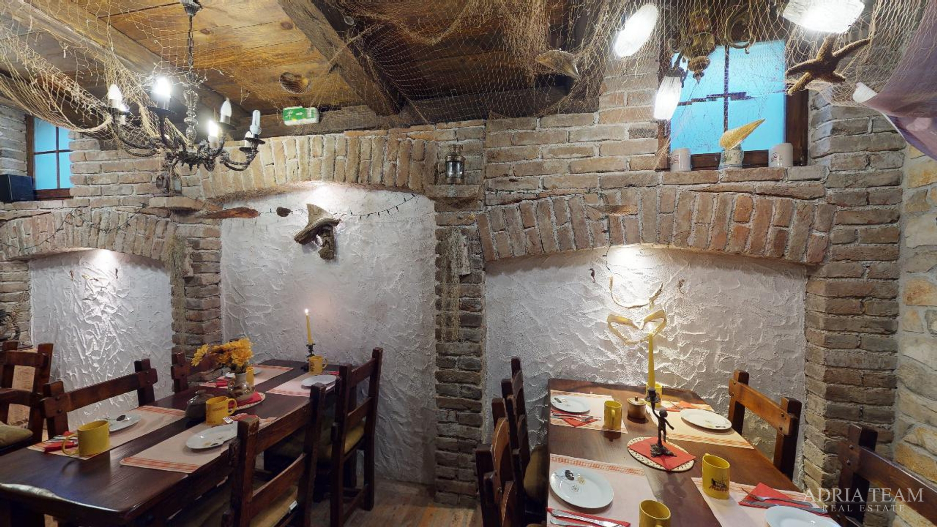 HOTEL S KONOBOM I KROVNOM TERASOM, 1. RED DO MORA - SUKOŠAN