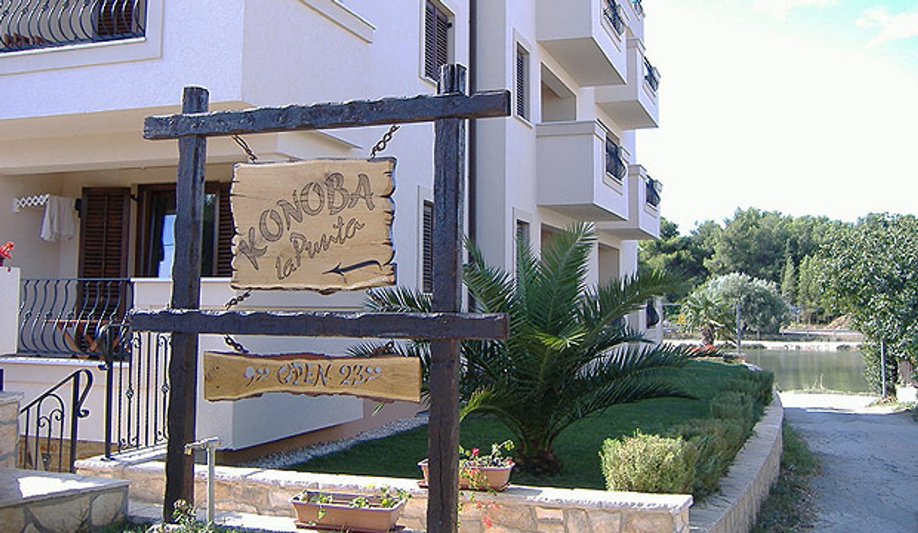 HOTEL S KONOBOM I KROVNOM TERASOM, 1. RED DO MORA - SUKOŠAN