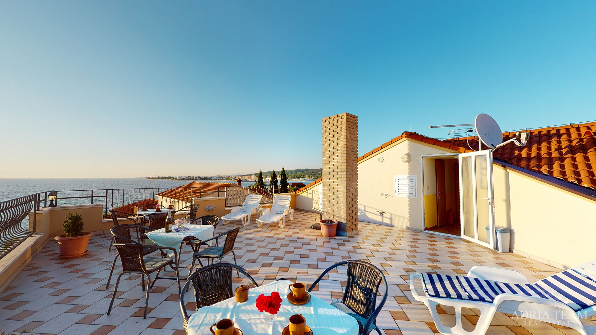 HOTEL S KONOBOM I KROVNOM TERASOM, 1. RED DO MORA - SUKOŠAN