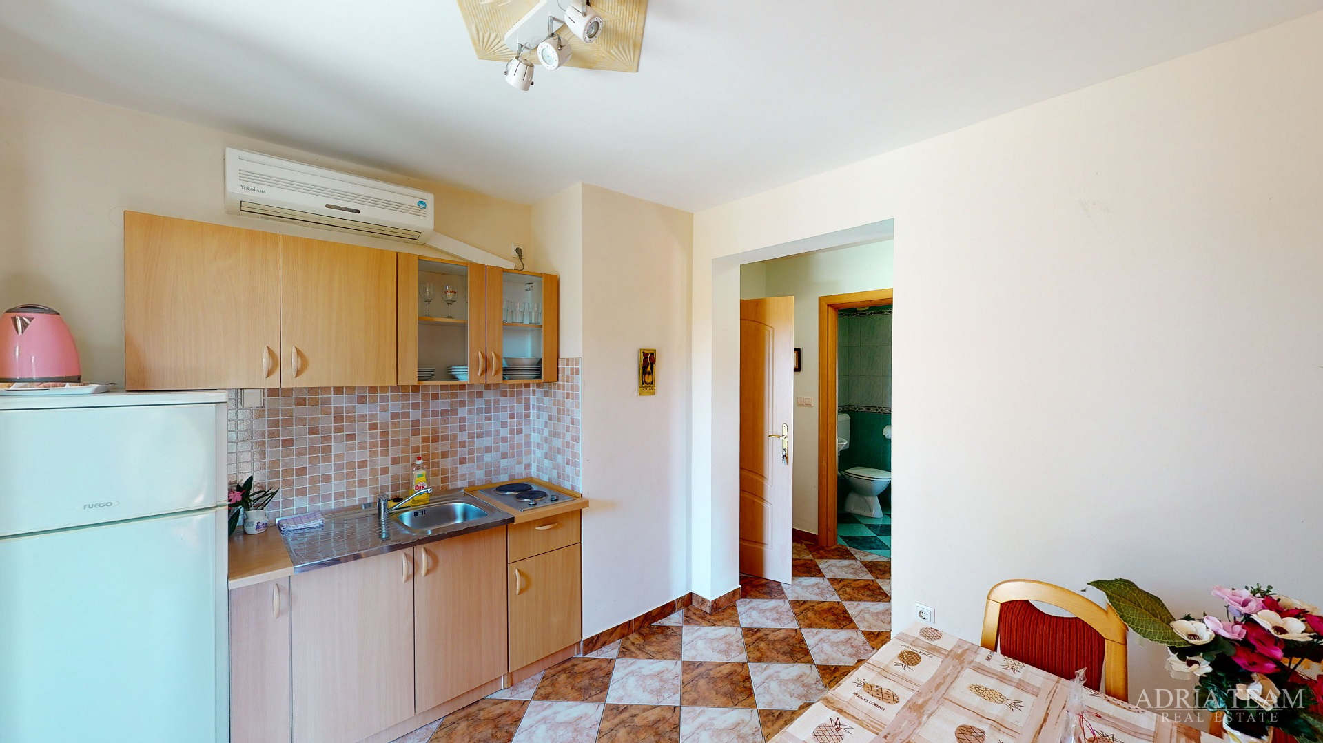 HOTEL S KONOBOM I KROVNOM TERASOM, 1. RED DO MORA - SUKOŠAN