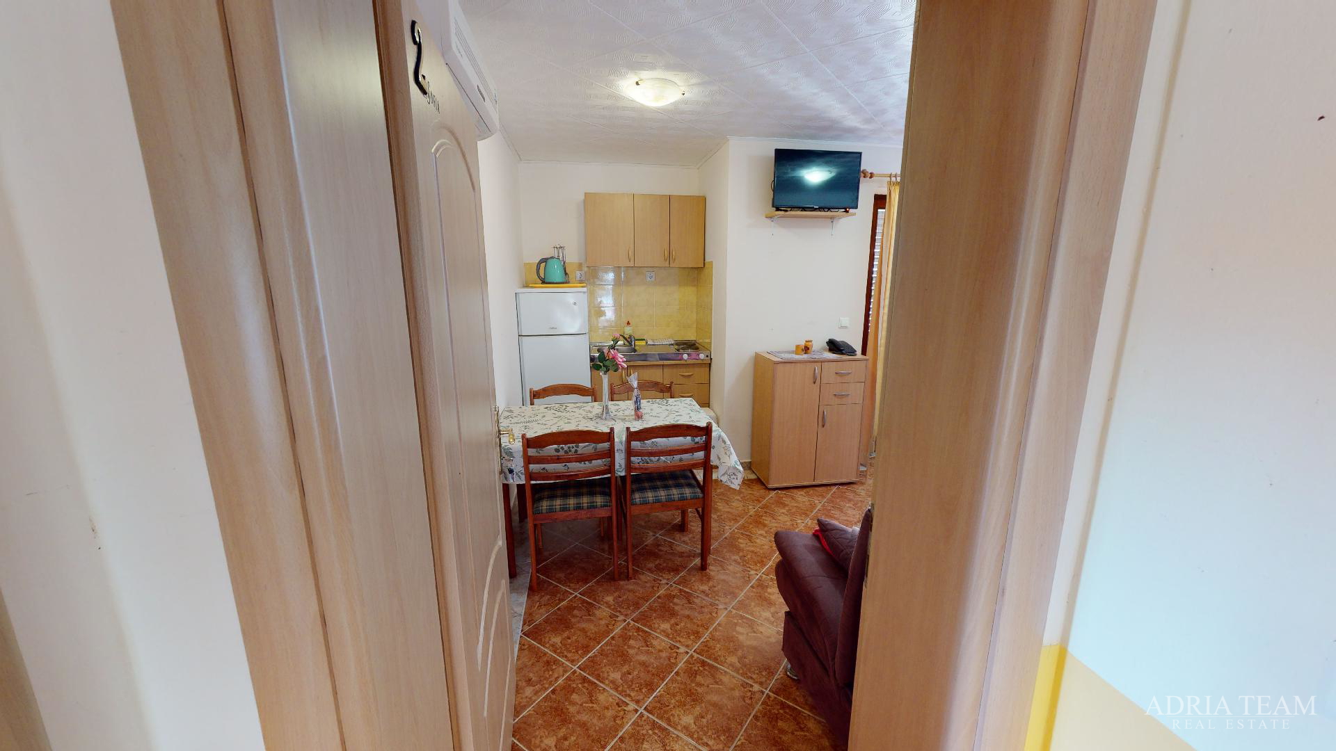 HOTEL S KONOBOM I KROVNOM TERASOM, 1. RED DO MORA - SUKOŠAN