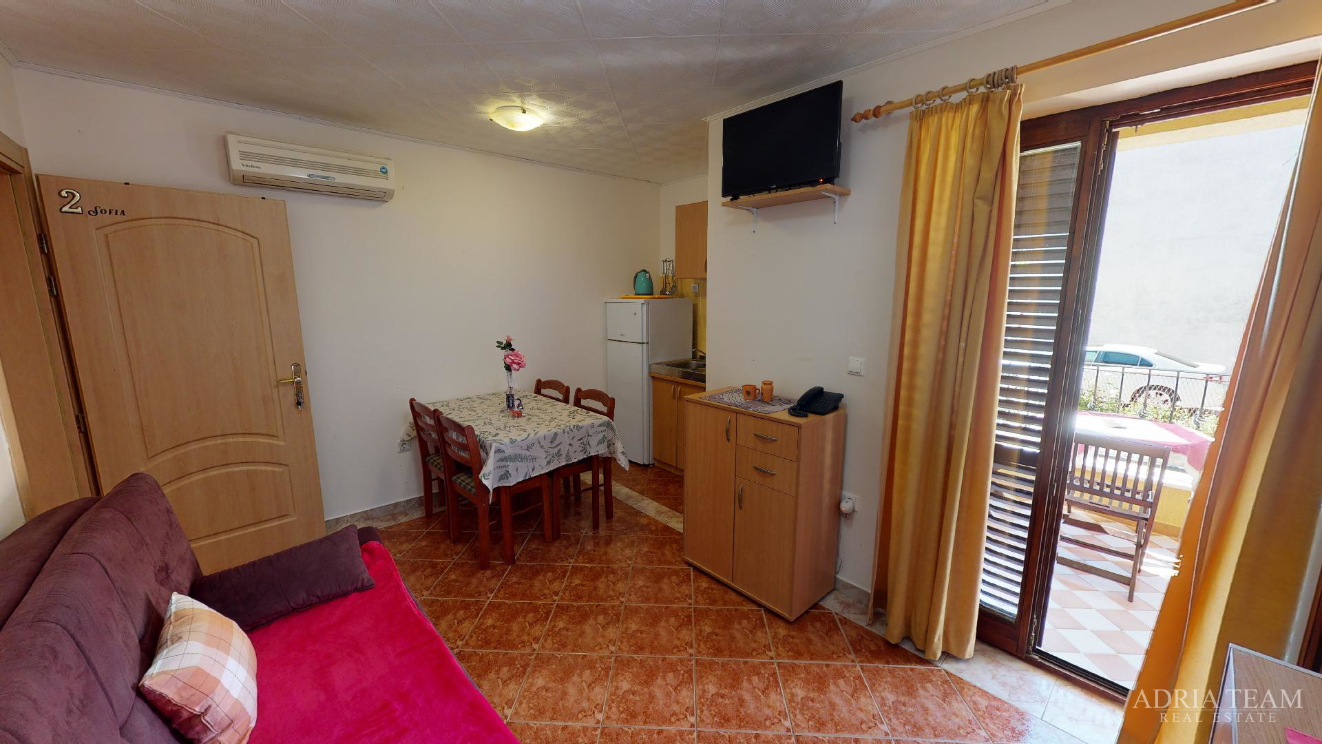 HOTEL S KONOBOM I KROVNOM TERASOM, 1. RED DO MORA - SUKOŠAN