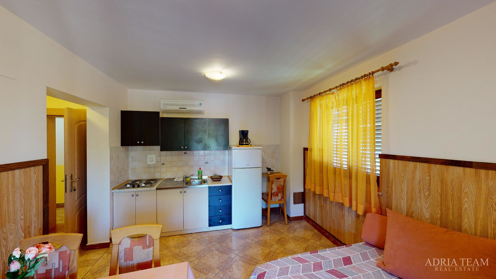 HOTEL S KONOBOM I KROVNOM TERASOM, 1. RED DO MORA - SUKOŠAN