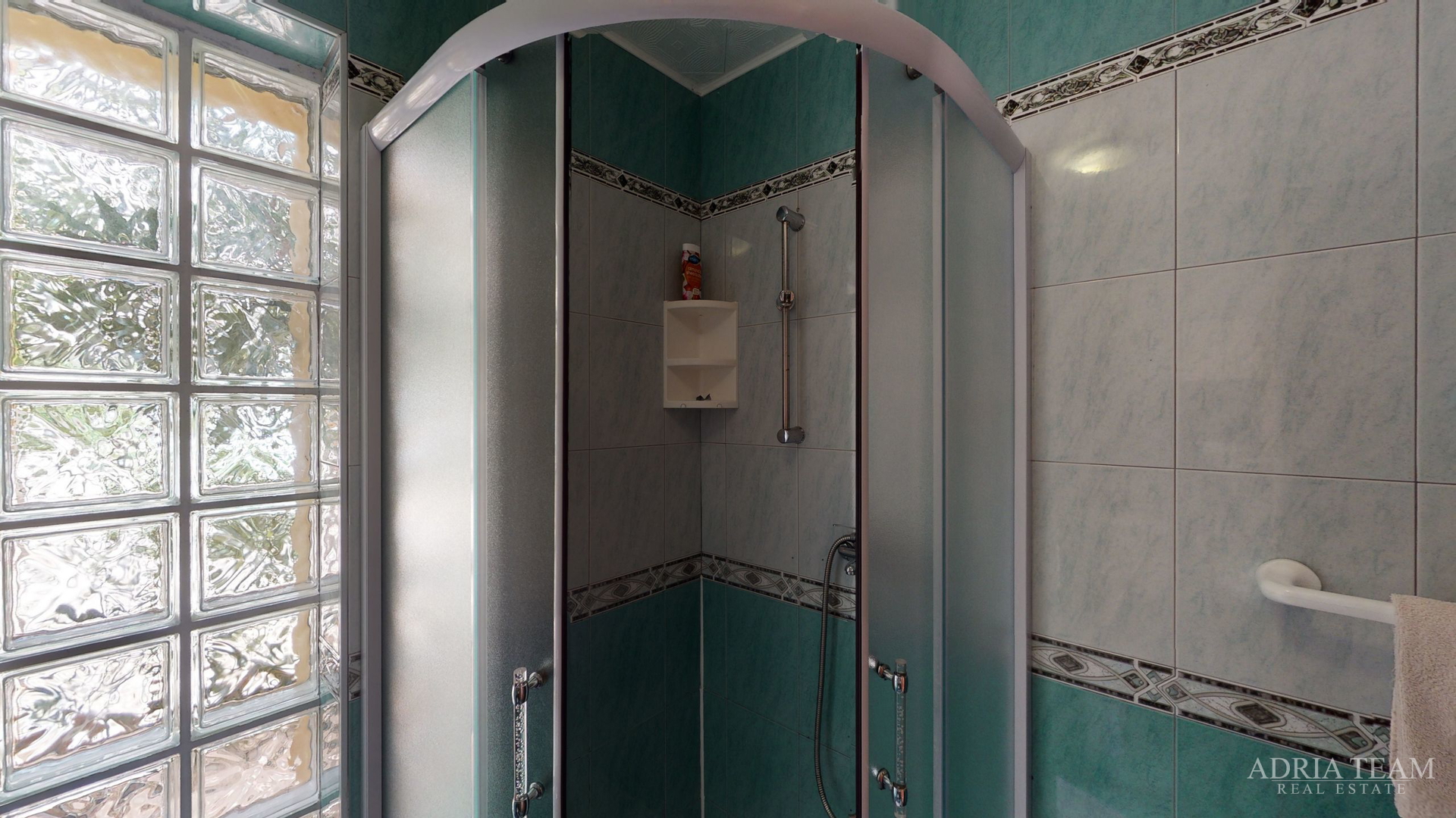 HOTEL S KONOBOM I KROVNOM TERASOM, 1. RED DO MORA - SUKOŠAN