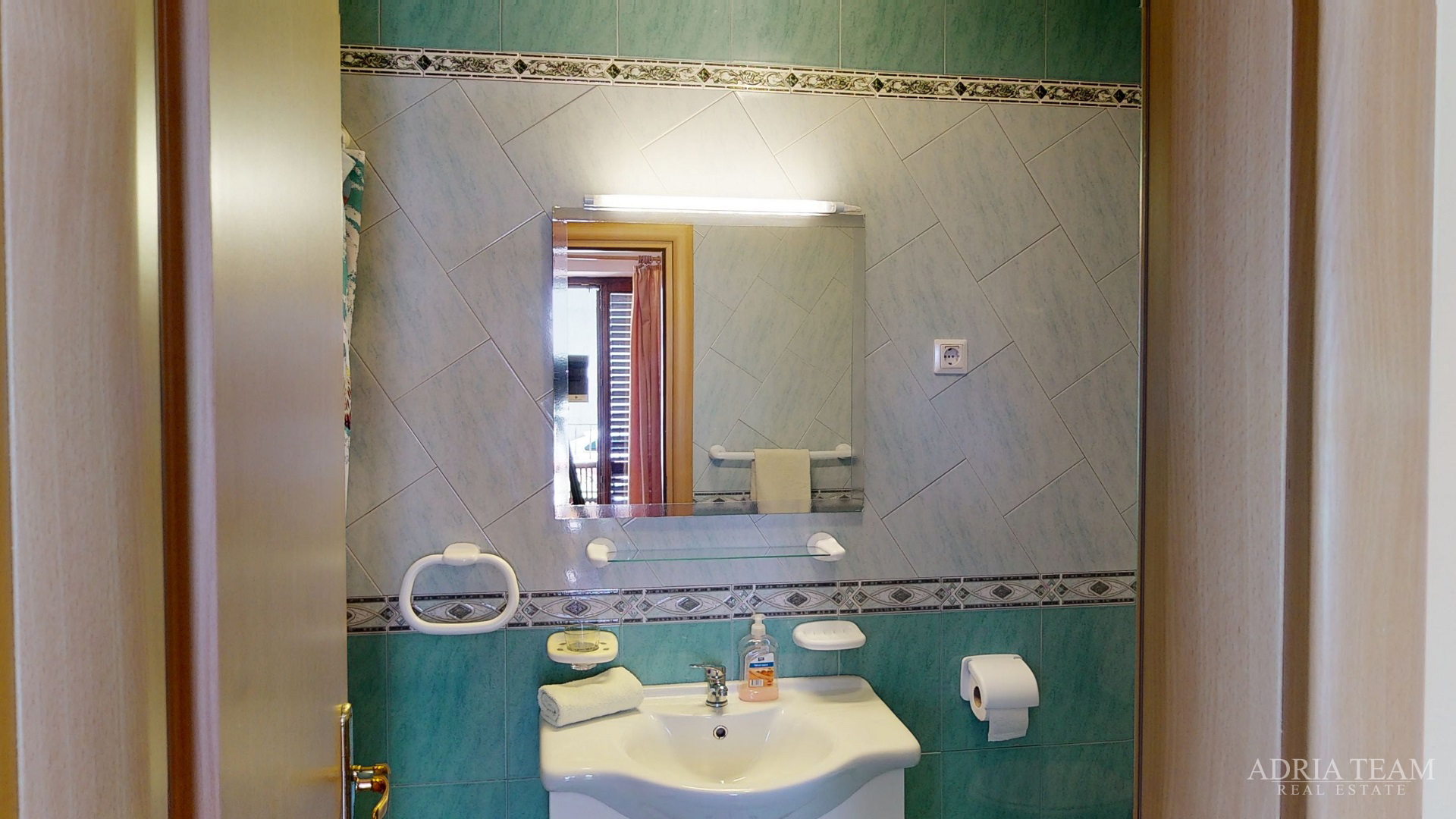 HOTEL S KONOBOM I KROVNOM TERASOM, 1. RED DO MORA - SUKOŠAN