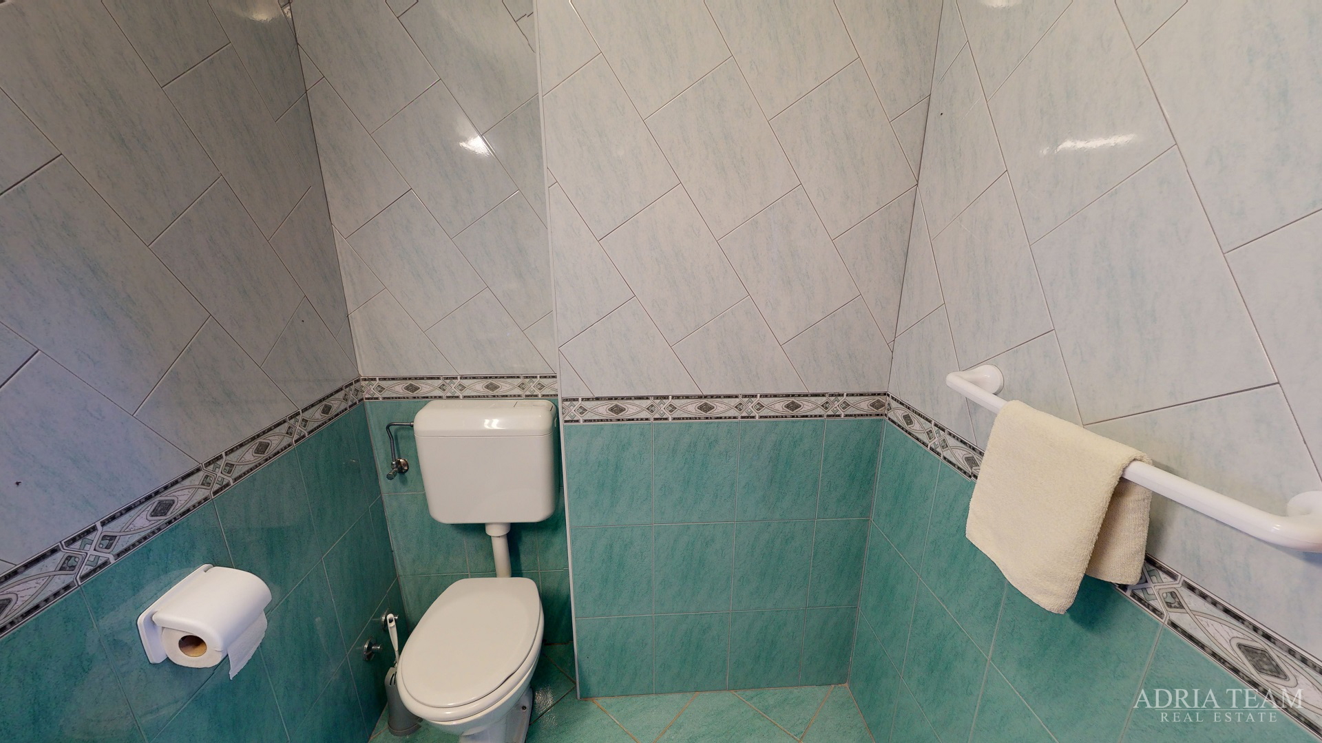 HOTEL S KONOBOM I KROVNOM TERASOM, 1. RED DO MORA - SUKOŠAN