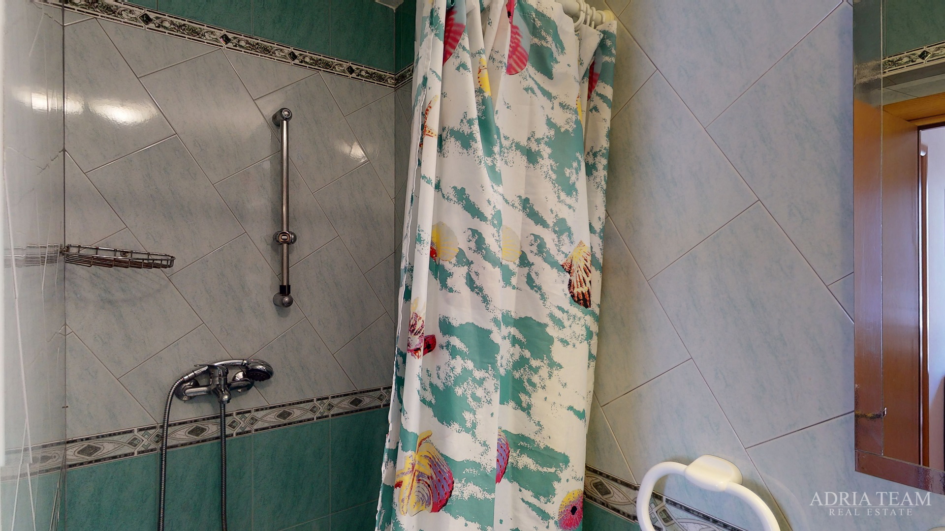 HOTEL S KONOBOM I KROVNOM TERASOM, 1. RED DO MORA - SUKOŠAN