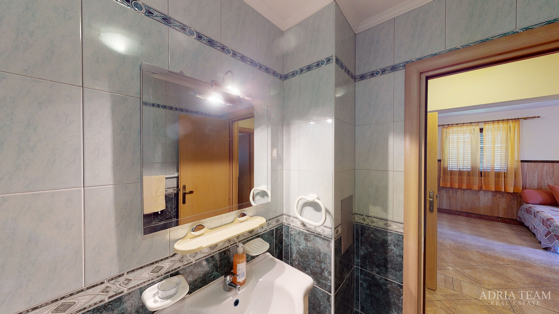 HOTEL S KONOBOM I KROVNOM TERASOM, 1. RED DO MORA - SUKOŠAN