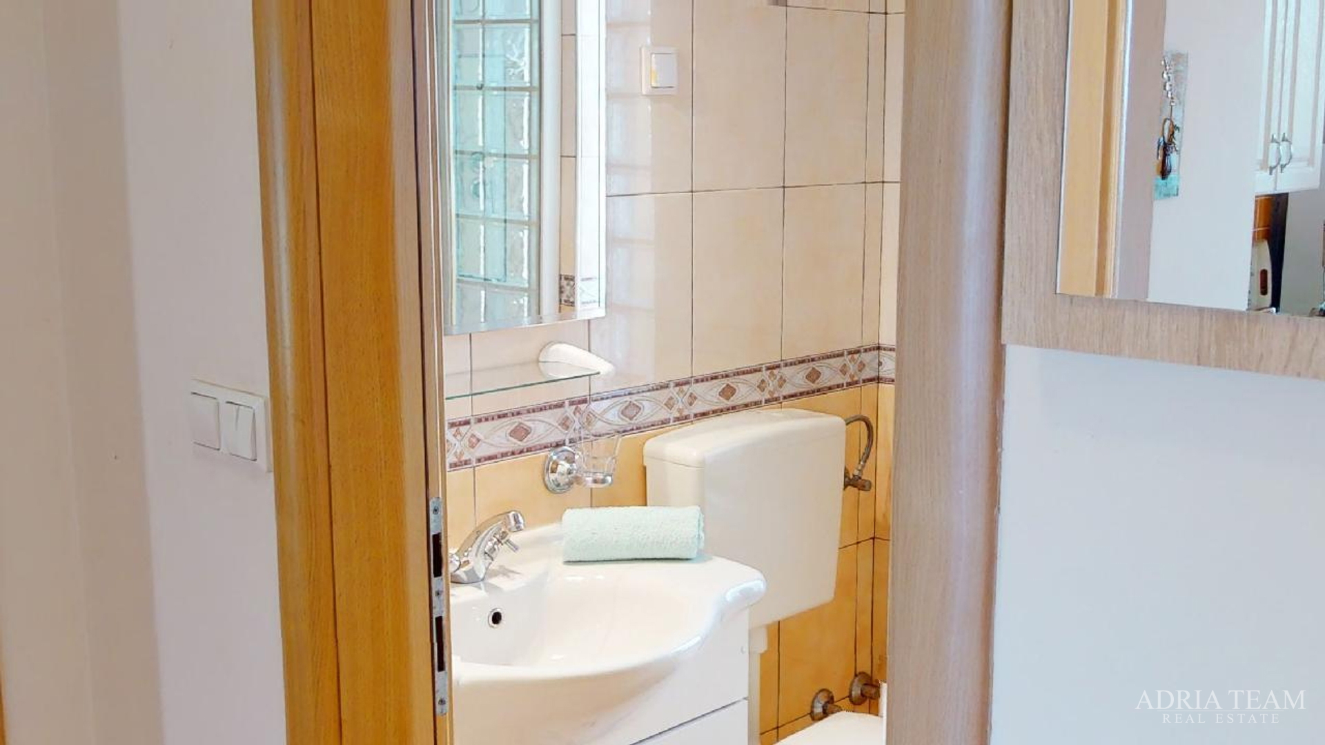 HOTEL S KONOBOM I KROVNOM TERASOM, 1. RED DO MORA - SUKOŠAN