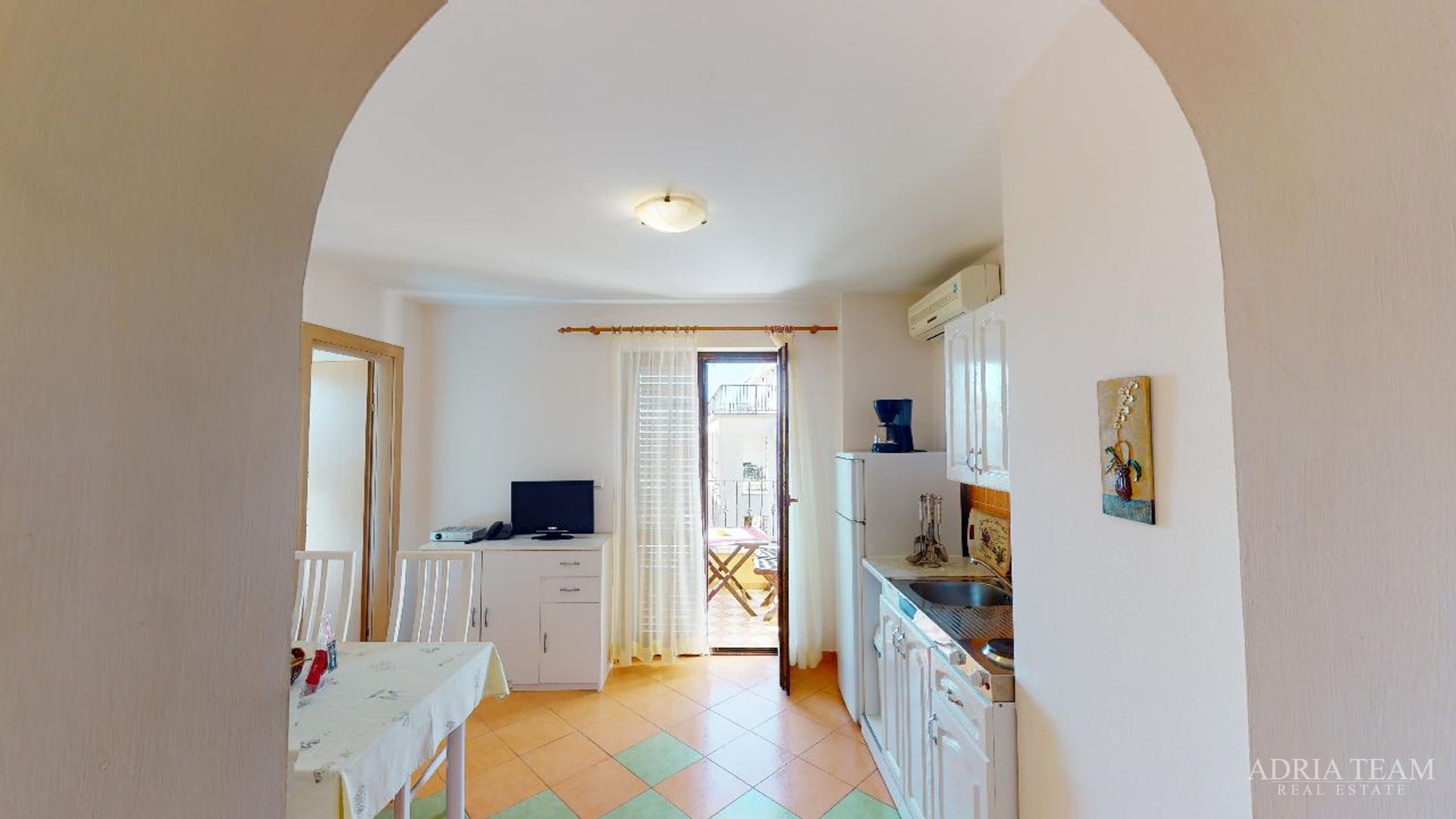 HOTEL S KONOBOM I KROVNOM TERASOM, 1. RED DO MORA - SUKOŠAN