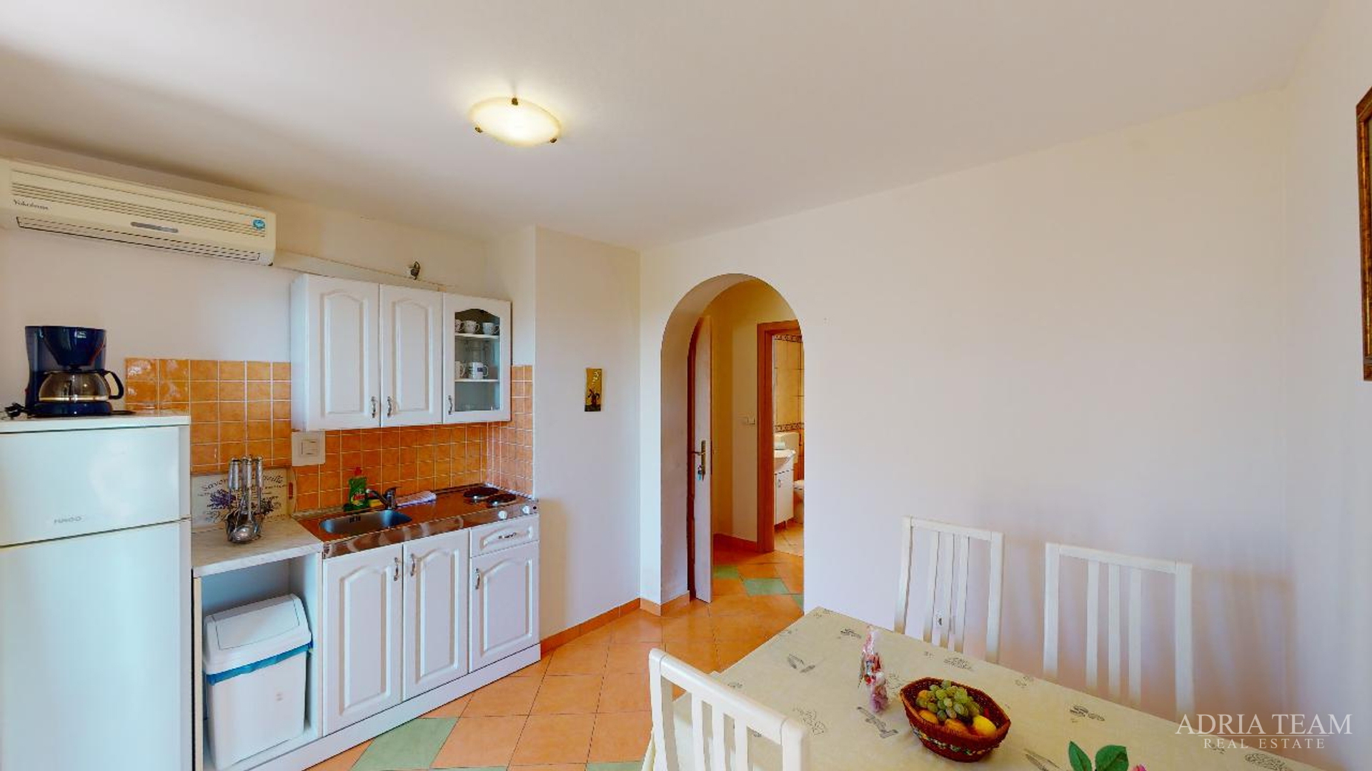 HOTEL S KONOBOM I KROVNOM TERASOM, 1. RED DO MORA - SUKOŠAN