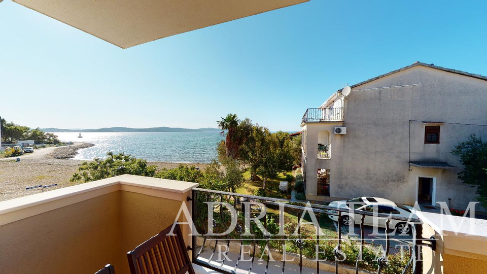 HOTEL WITH TAVERN AND ROOF TERRACE, FIRST ROW TO THE SEA - SUKOŠAN