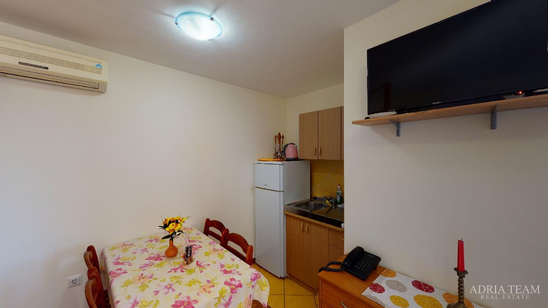 HOTEL S KONOBOM I KROVNOM TERASOM, 1. RED DO MORA - SUKOŠAN