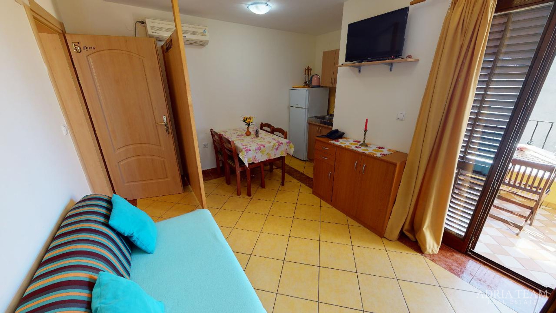 HOTEL S KONOBOM I KROVNOM TERASOM, 1. RED DO MORA - SUKOŠAN