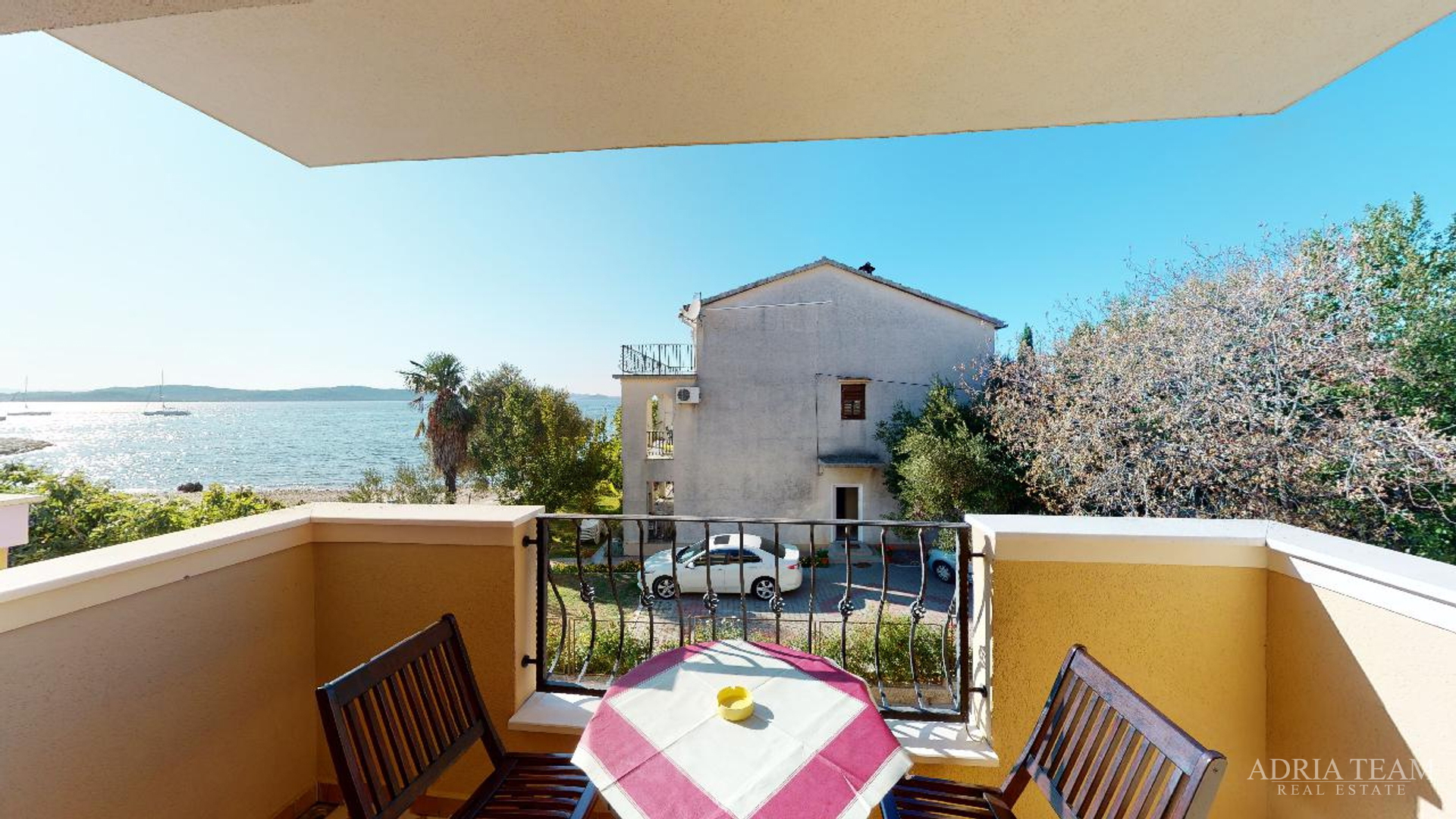 HOTEL S KONOBOM I KROVNOM TERASOM, 1. RED DO MORA - SUKOŠAN