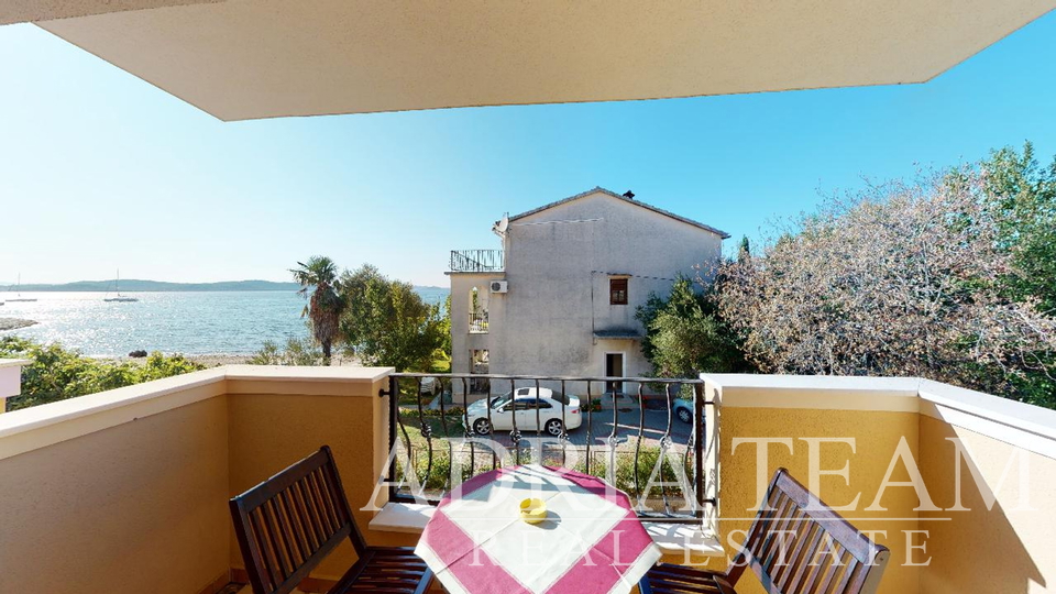 HOTEL WITH TAVERN AND ROOF TERRACE, FIRST ROW TO THE SEA - SUKOŠAN