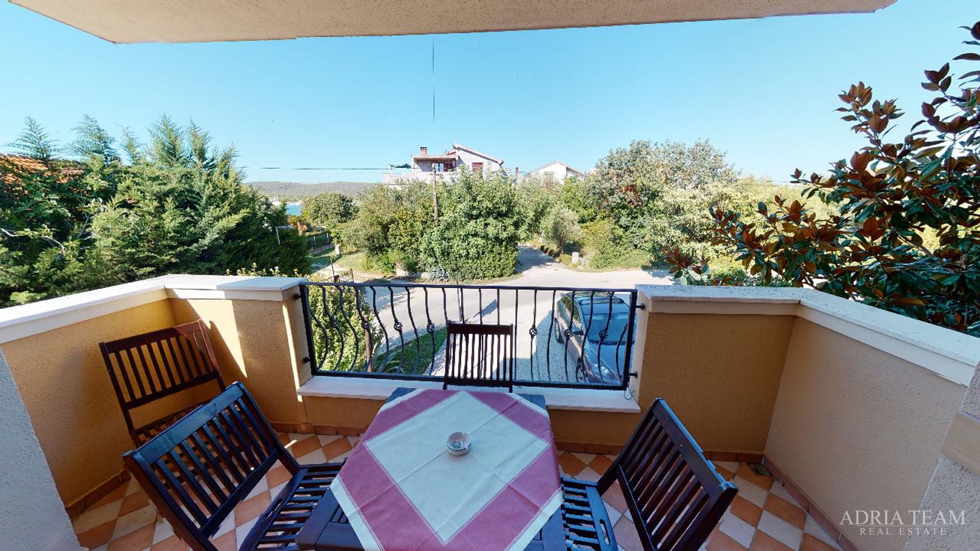 HOTEL S KONOBOM I KROVNOM TERASOM, 1. RED DO MORA - SUKOŠAN