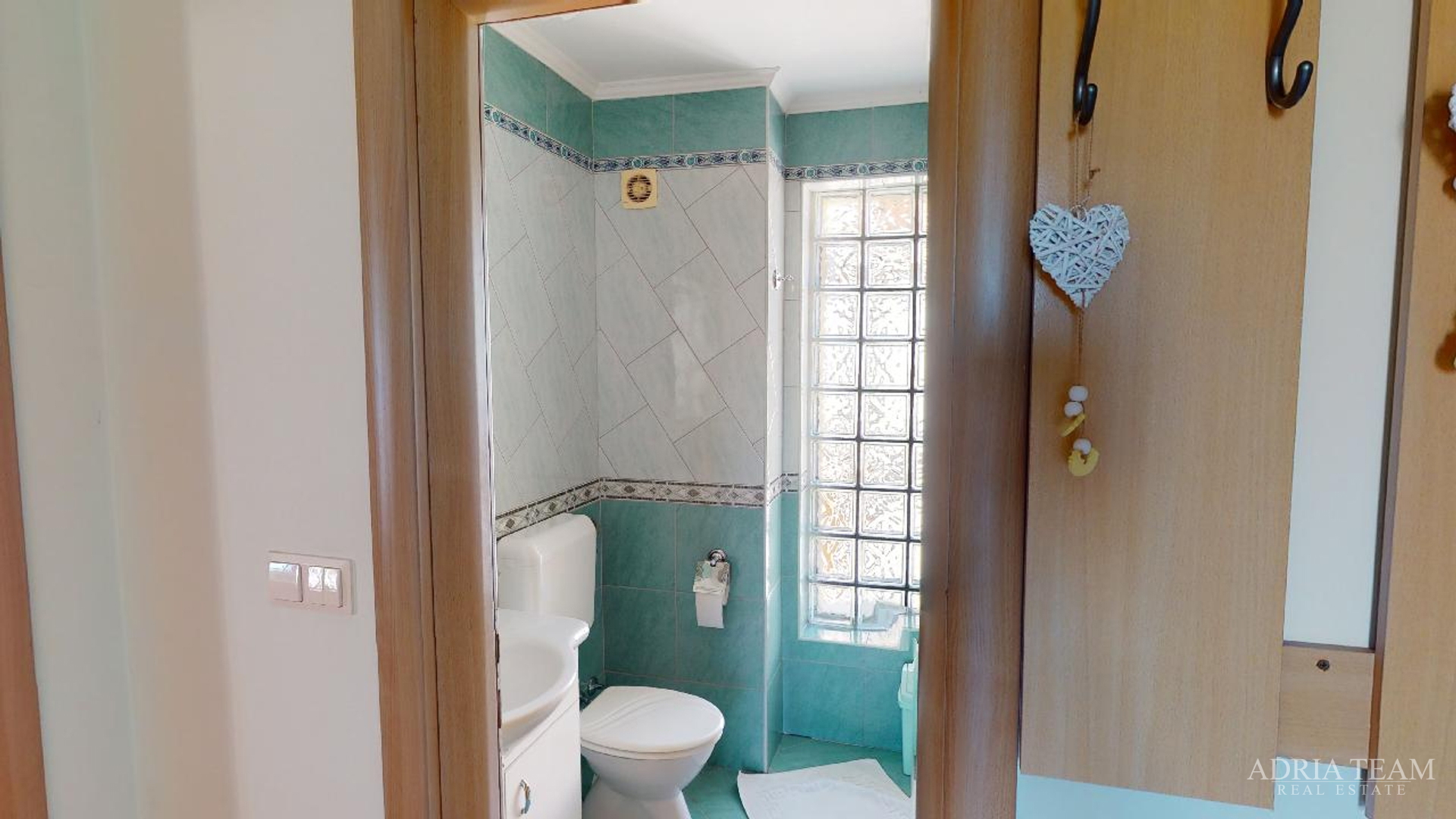 HOTEL S KONOBOM I KROVNOM TERASOM, 1. RED DO MORA - SUKOŠAN