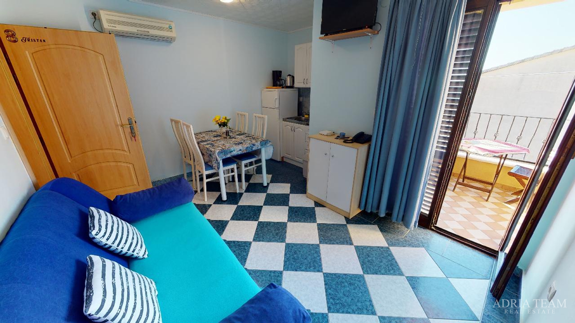 HOTEL S KONOBOM I KROVNOM TERASOM, 1. RED DO MORA - SUKOŠAN