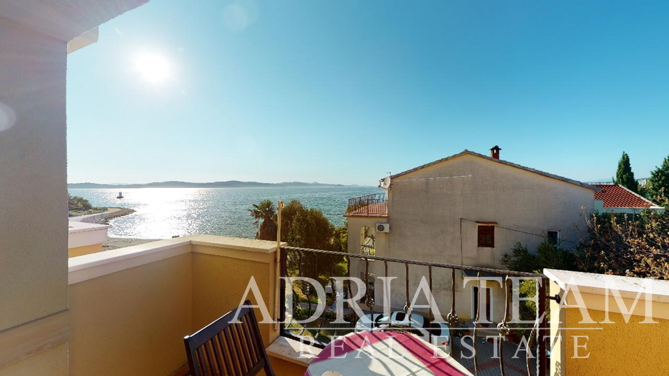 HOTEL WITH TAVERN AND ROOF TERRACE, FIRST ROW TO THE SEA - SUKOŠAN