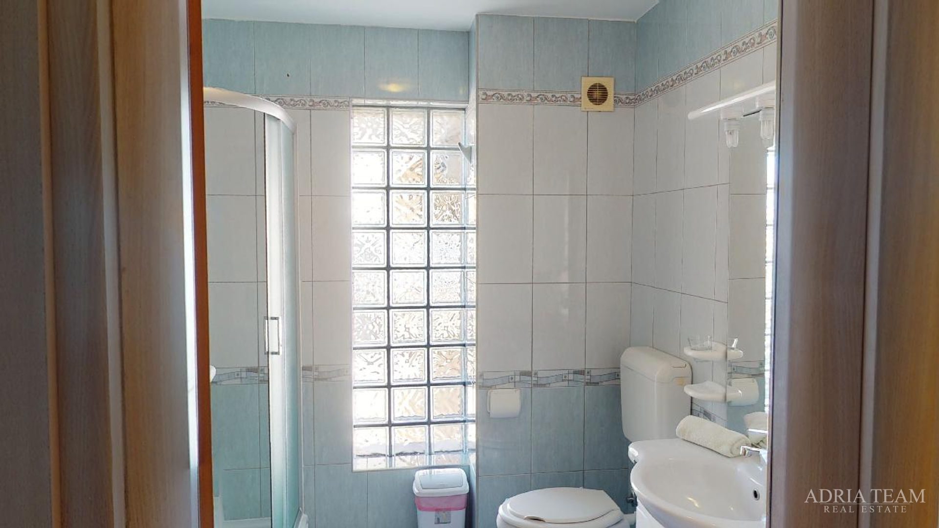 HOTEL S KONOBOM I KROVNOM TERASOM, 1. RED DO MORA - SUKOŠAN