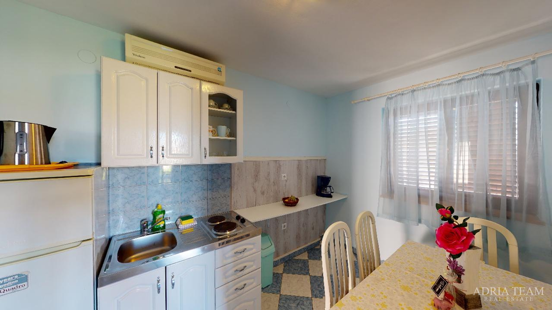 HOTEL S KONOBOM I KROVNOM TERASOM, 1. RED DO MORA - SUKOŠAN