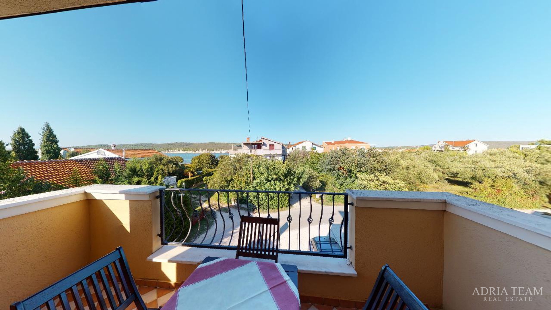 HOTEL S KONOBOM I KROVNOM TERASOM, 1. RED DO MORA - SUKOŠAN