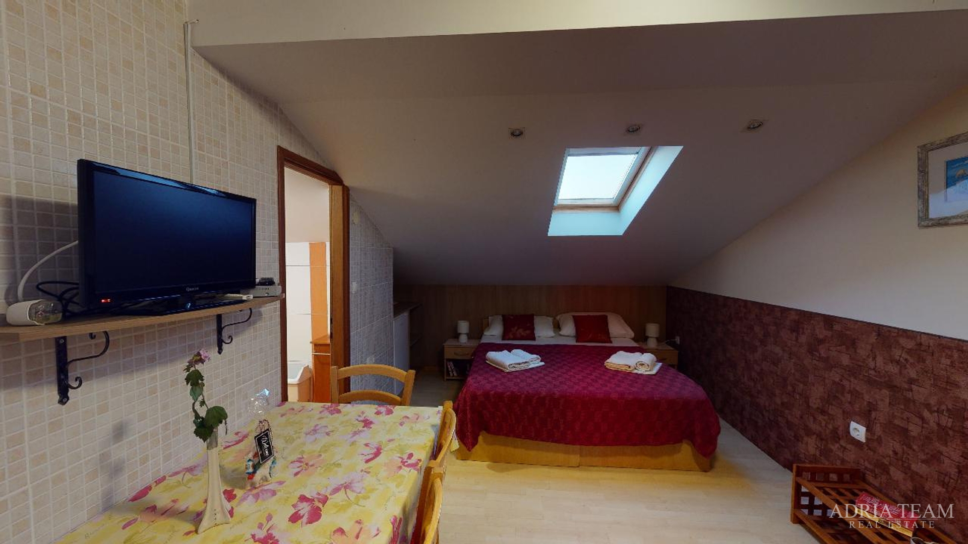 HOTEL S KONOBOM I KROVNOM TERASOM, 1. RED DO MORA - SUKOŠAN